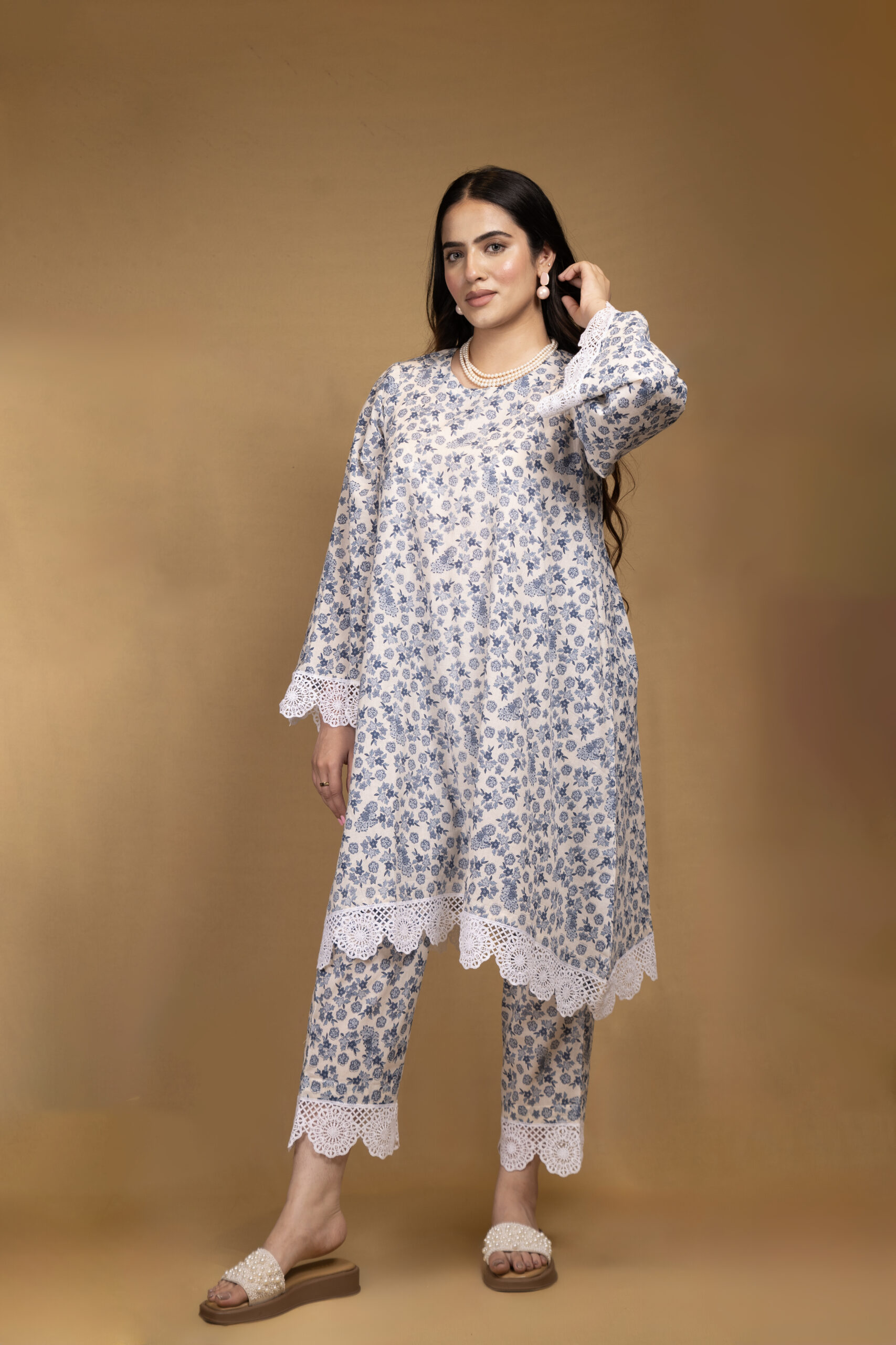Blue and white printed floral kurta with straight pants (Co-ord Set) - Image 4