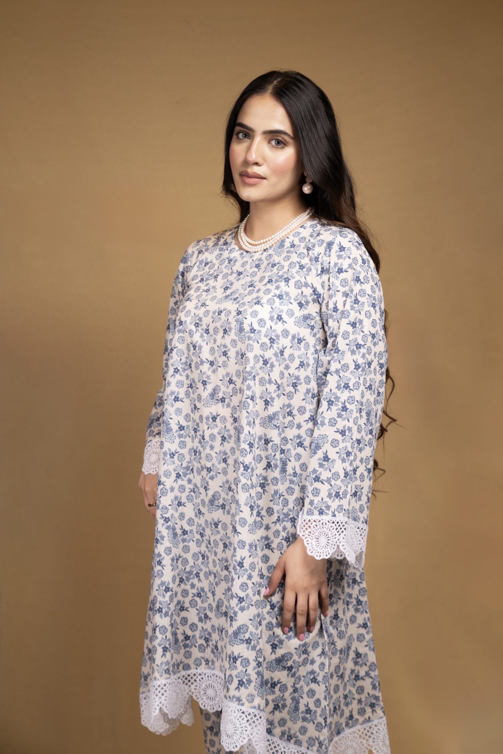 Blue and white printed floral kurta with straight pants (Co-ord Set) - Image 6