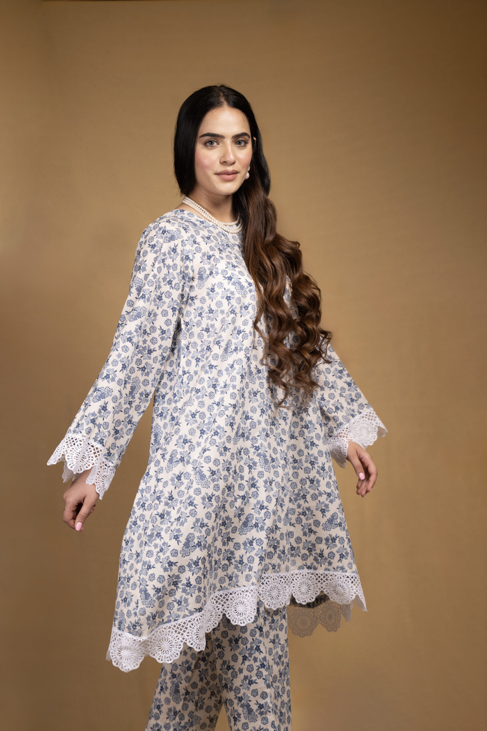 Blue and white printed floral kurta with straight pants (Co-ord Set) - Image 7