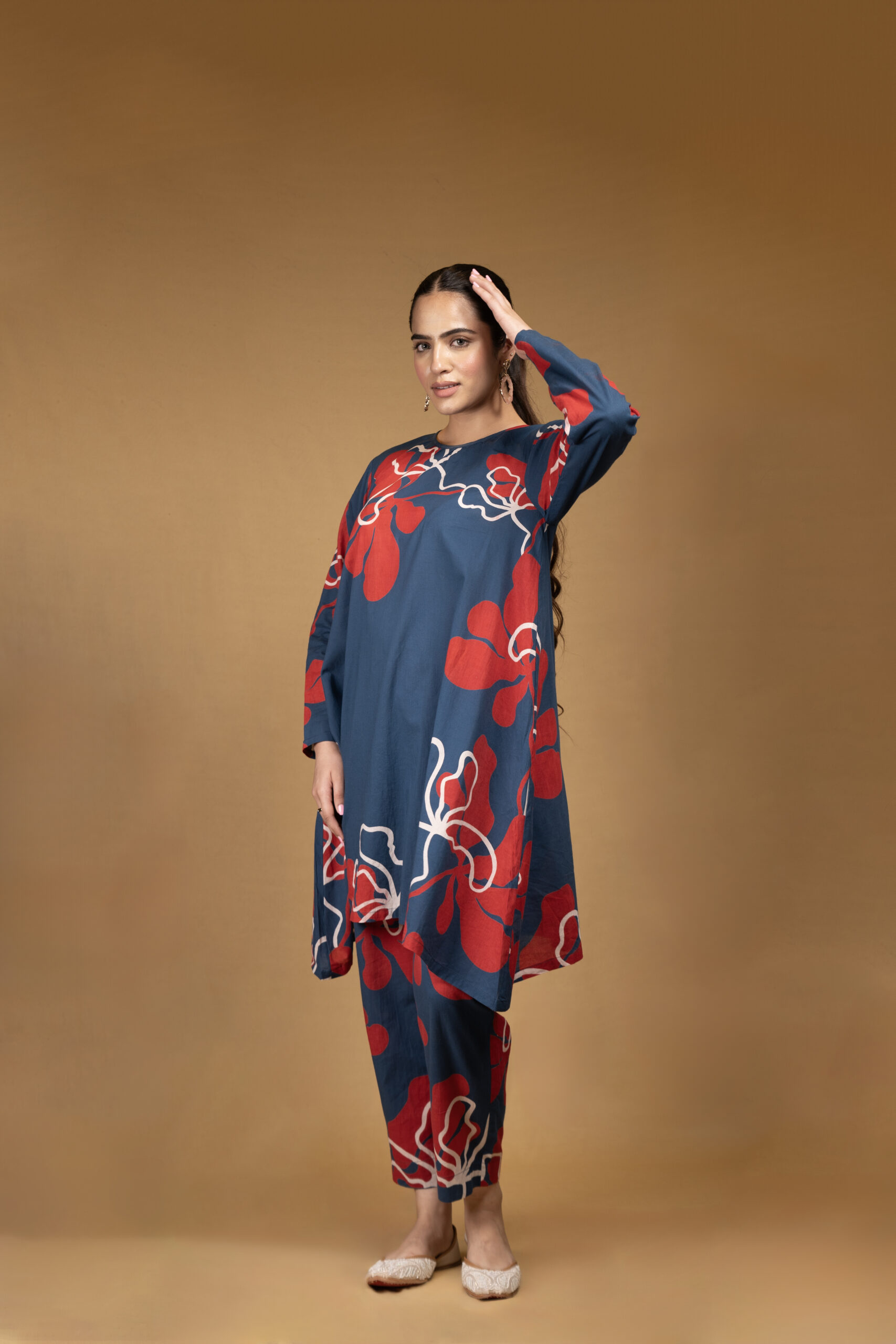Deep blue printed kurta with straight pants (Co-ord set) - Image 5