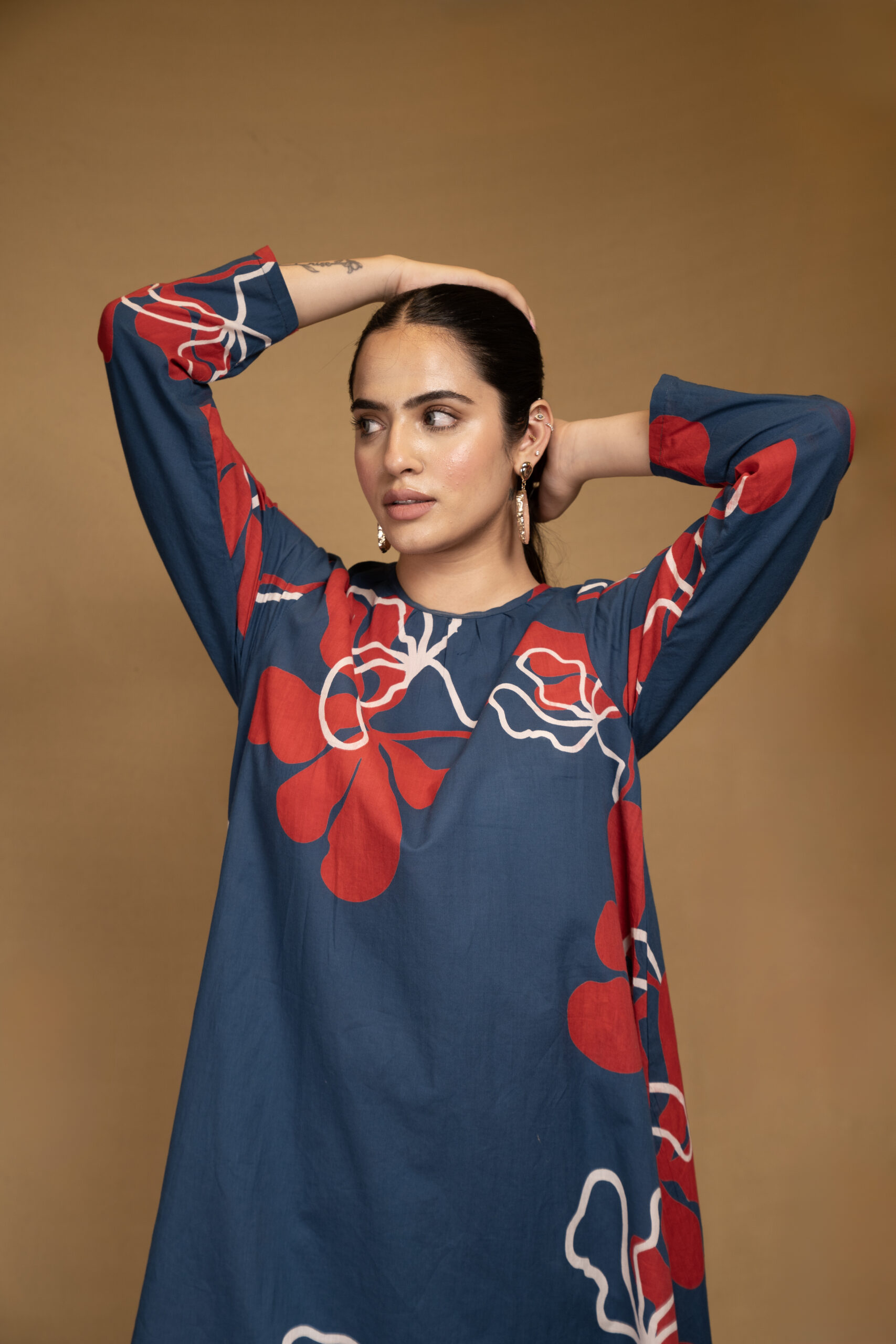 Deep blue printed kurta with straight pants (Co-ord set) - Image 4