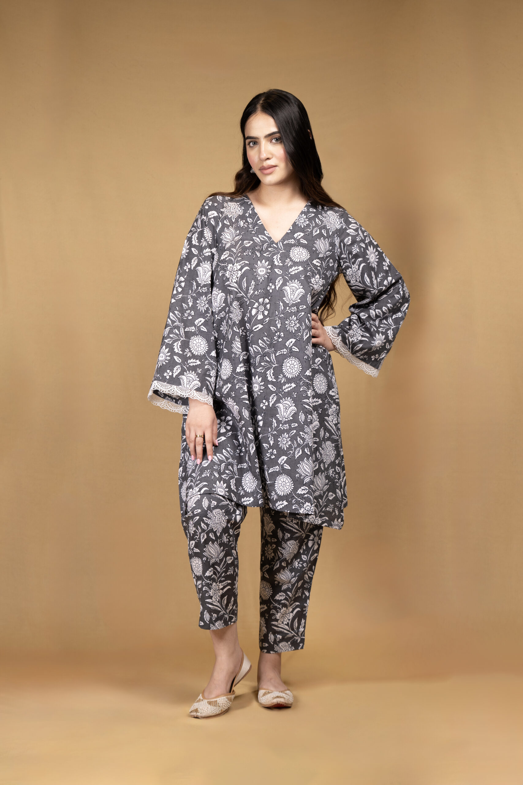 Grey flared kurta with floral motifs and straight pants (Co-ord Set) - Image 7