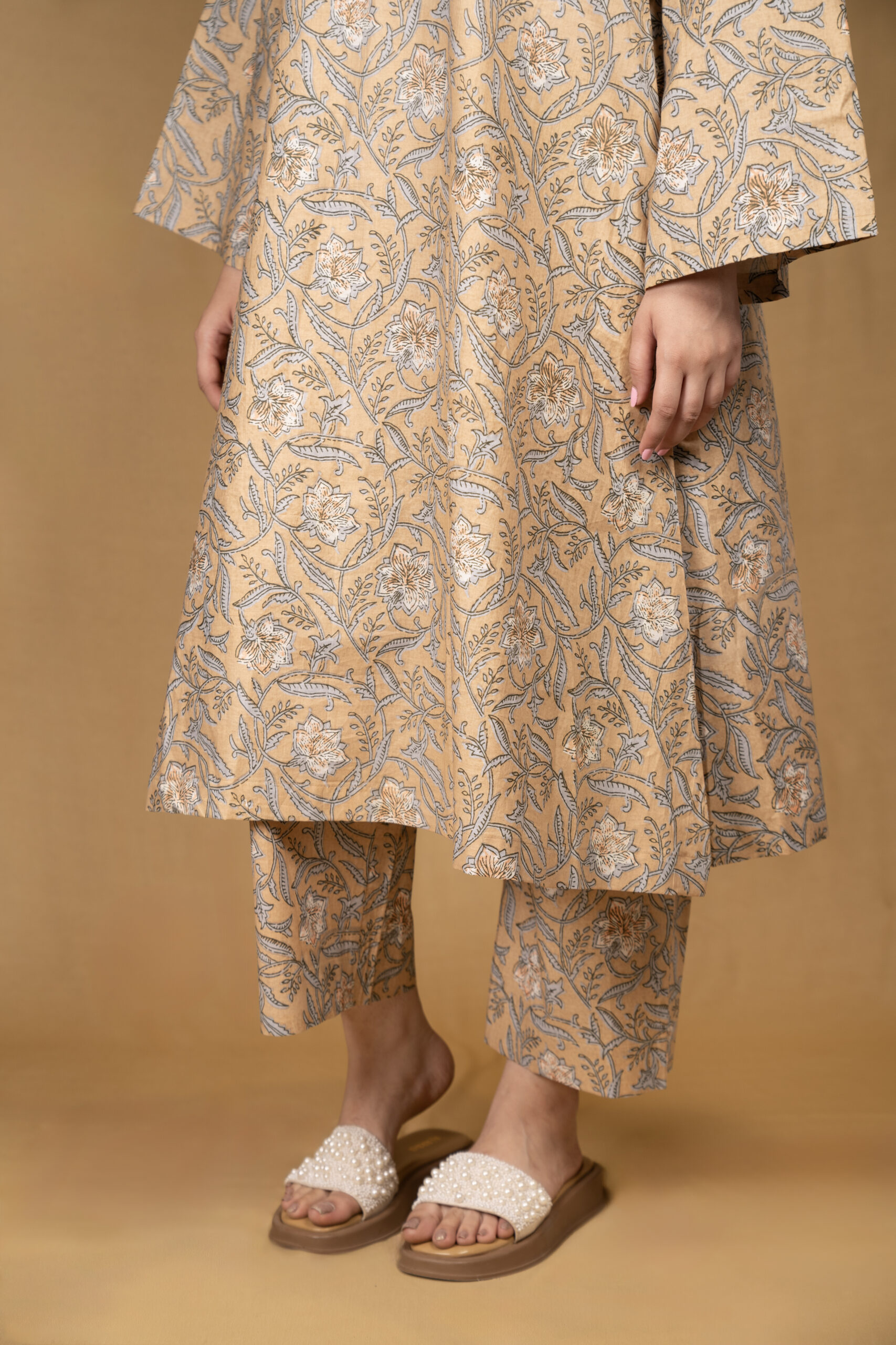 A line printed full sleeves kurta set - Image 3