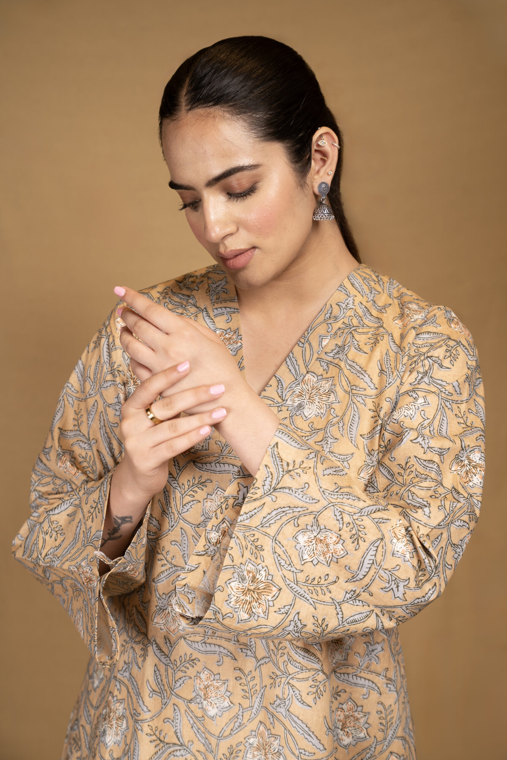 A line printed full sleeves kurta set - Image 2