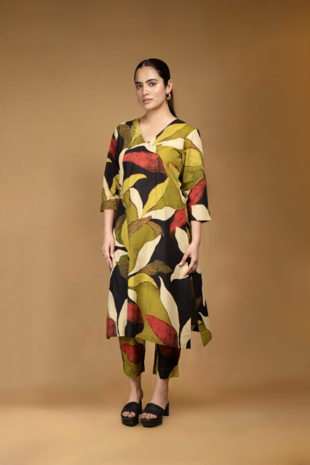 Staight printed kurta with abstract print with pants