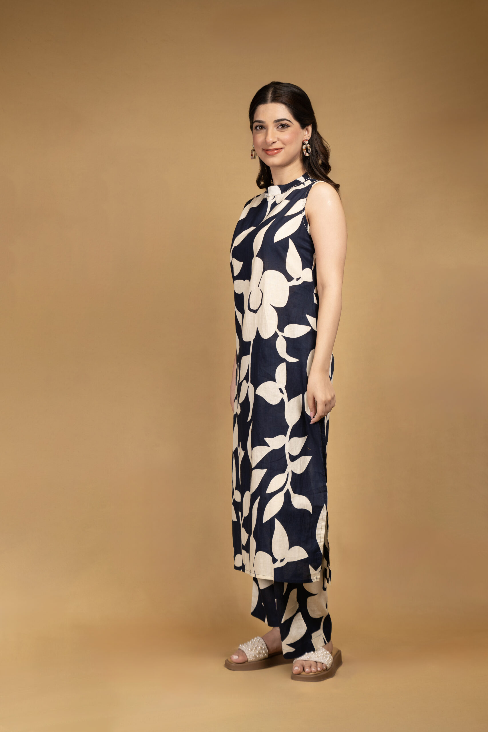 Straight blue sleeveless kurta set - Image 5