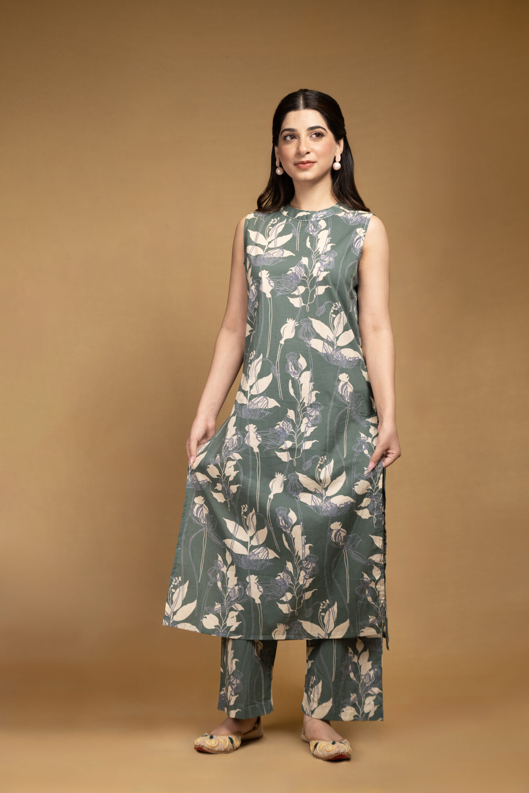 Straight green sleeveless kurta set - Image 3